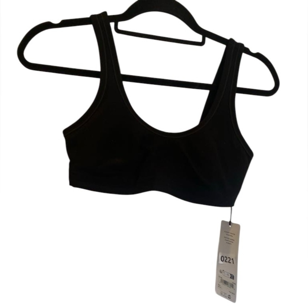 5. NWT Alo Yoga alosoft center stage bra BLACK Size XS